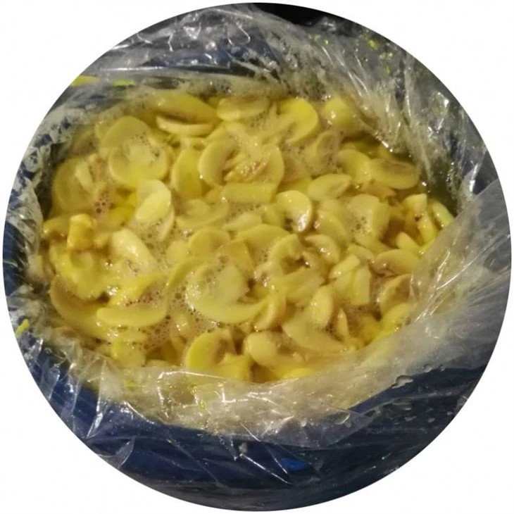 Sliced champignon in vinegar in drums
