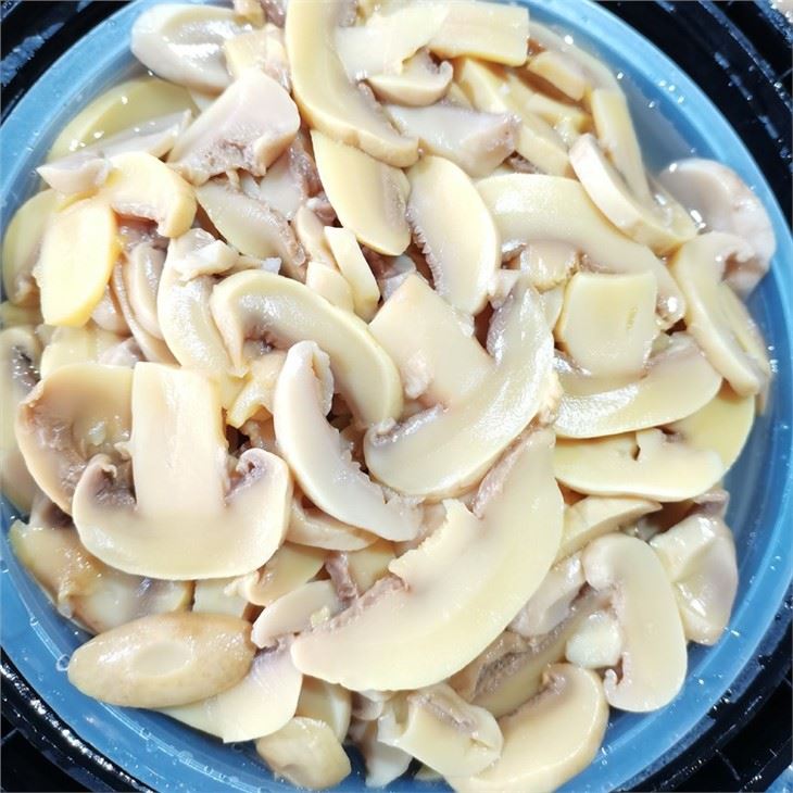 High quality salty sliced white mushroom in plastic drums